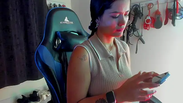 Snapshot of scarlet-kennedy98 chatting on 11-04-25, 10:20 scarlet-kennedy98 online show from 11-04-25, 10:20