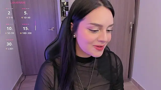 Snapshot of anaveleeez chatting on 12-17-25, 01:11 anaveleeez online show from 12-17-25, 01:11