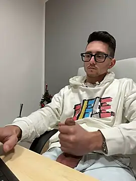 Snapshot of masterboss_ chatting on 12-15-24, 05:31 masterboss  online show from 12-15-24, 05:31