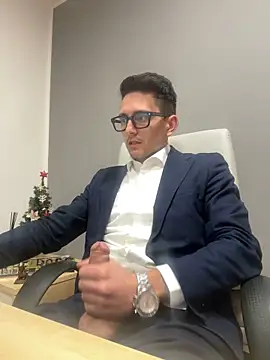 Snapshot of masterboss_ chatting on 01-07-25, 01:03 masterboss  online show from 01-07-25, 01:03