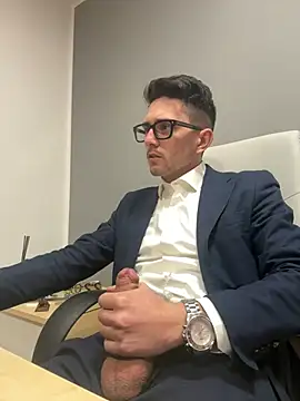 Snapshot of masterboss_ chatting on 01-20-25, 12:39 masterboss  online show from 01-20-25, 12:39