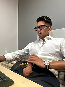 Snapshot of masterboss_ chatting on 09-11-25, 01:22 masterboss  online show from 09-11-25, 01:22