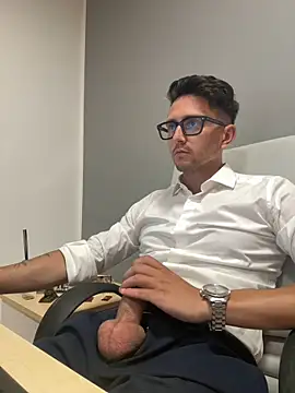 Snapshot of masterboss_ chatting on 09-15-25, 11:32 masterboss  online show from 09-15-25, 11:32