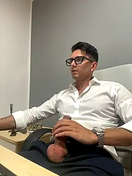 Snapshot of masterboss_ chatting on 09-18-25, 11:45 masterboss  online show from 09-18-25, 11:45