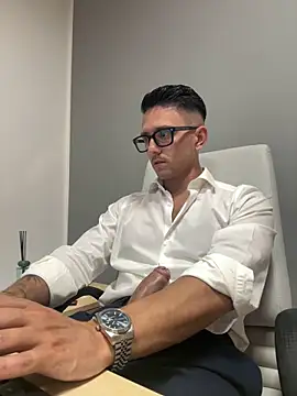 Snapshot of masterboss_ chatting on 09-26-25, 11:47 masterboss  online show from 09-26-25, 11:47