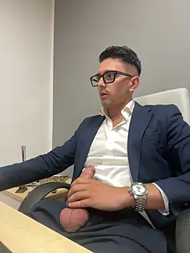 Snapshot of masterboss_ chatting on 09-29-25, 11:37 masterboss  online show from 09-29-25, 11:37