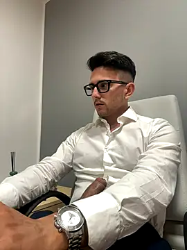 Snapshot of masterboss_ chatting on 10-01-25, 11:38 masterboss  online show from 10-01-25, 11:38