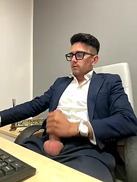 Snapshot of masterboss_ chatting on 10-03-25, 11:40 masterboss  online show from 10-03-25, 11:40