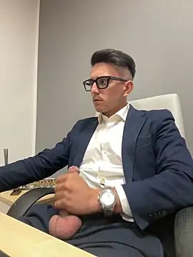 Snapshot of masterboss_ chatting on 10-08-25, 11:41 masterboss  online show from 10-08-25, 11:41