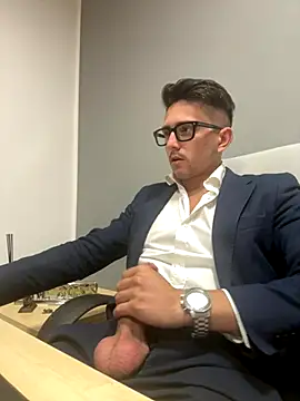 Snapshot of masterboss_ chatting on 10-13-25, 11:32 masterboss  online show from 10-13-25, 11:32