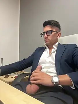 Snapshot of masterboss_ chatting on 10-14-25, 11:44 masterboss  online show from 10-14-25, 11:44