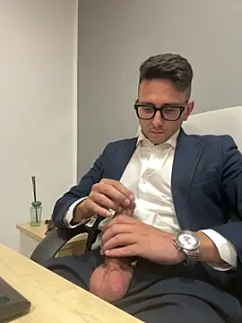 Snapshot of masterboss_ chatting on 10-28-25, 02:20 masterboss  online show from 10-28-25, 02:20