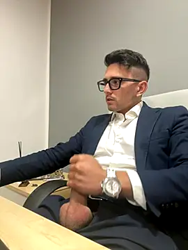 Snapshot of masterboss_ chatting on 10-29-25, 01:02 masterboss  online show from 10-29-25, 01:02