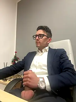 Snapshot of masterboss_ chatting on 12-19-25, 12:45 masterboss online show from 12-19-25, 12:45