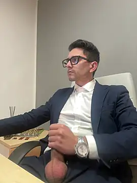 Snapshot of masterboss_ chatting on 01-14-26, 12:44 masterboss online show from 01-14-26, 12:44