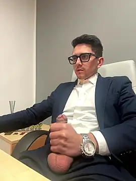 Snapshot of masterboss_ chatting on 01-15-26, 01:05 masterboss online show from 01-15-26, 01:05