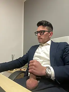 Snapshot of masterboss_ chatting on 03-04-26, 01:17 masterboss online show from 03-04-26, 01:17