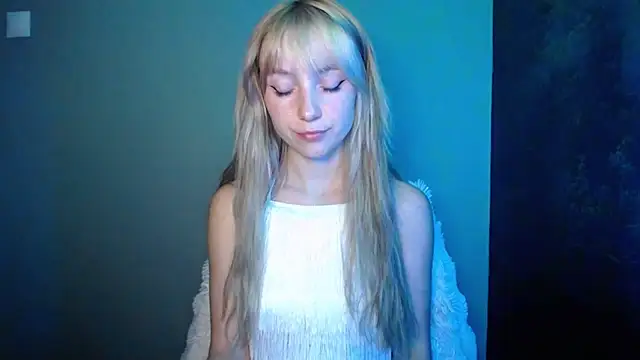 LuciaYoung online show from 09-21-25, 07:26