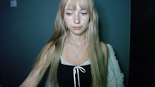 LuciaYoung online show from 09-26-25, 07:01