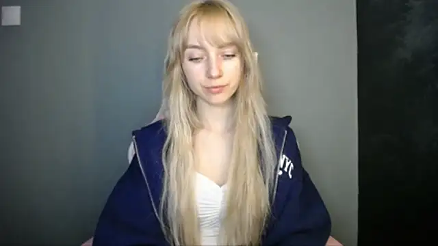 LuciaYoung online show from 04-12-26, 06:24