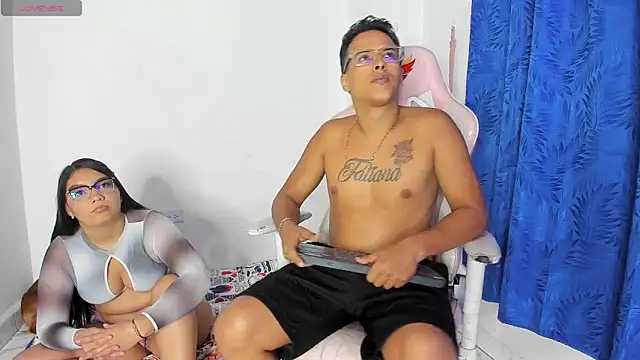 Snapshot of Latinos_couples chatting on 03-09-26, 03:54 Latinos couples online show from 03-09-26, 03:54