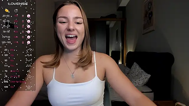 Snapshot of ThreeshaWhite chatting on 10-15-25, 04:29 ThreeshaWhite online show from 10-15-25, 04:29