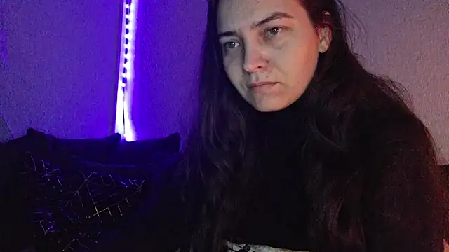 Snapshot of Cyndee_Winter chatting on 12-18-24, 05:42 Cyndee Winter online show from 12-18-24, 05:42
