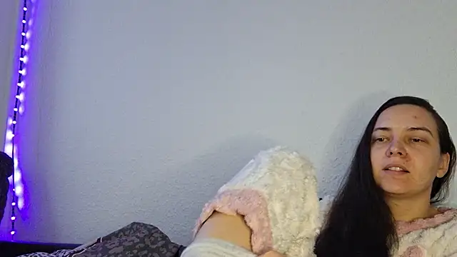 Snapshot of Cyndee_Winter chatting on 12-21-24, 01:32 Cyndee Winter online show from 12-21-24, 01:32