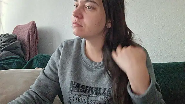Snapshot of Cyndee_Winter chatting on 10-18-25, 03:46 Cyndee Winter online show from 10-18-25, 03:46
