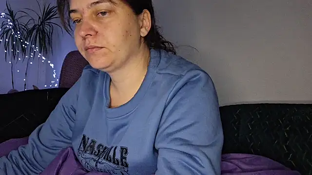 Cyndee Winter online show from 11-16-25, 02:44