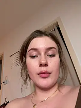 Snapshot of MaribelRiver chatting on 02-09-25, 01:11 MaribelRiver online show from 02-09-25, 01:11