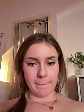 Snapshot of MaribelRiver chatting on 02-20-25, 11:43 MaribelRiver online show from 02-20-25, 11:43