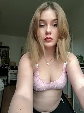 Snapshot of MaribelRiver chatting on 03-13-25, 12:02 MaribelRiver online show from 03-13-25, 12:02