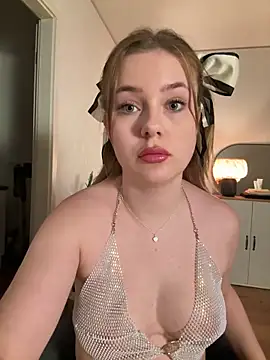 Snapshot of MaribelRiver chatting on 09-29-25, 07:30 MaribelRiver online show from 09-29-25, 07:30