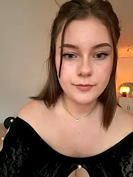 Snapshot of MaribelRiver chatting on 11-16-25, 12:33 MaribelRiver online show from 11-16-25, 12:33