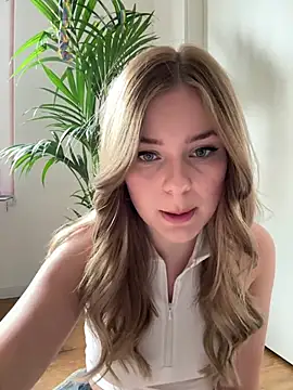 Snapshot of MaribelRiver chatting on 02-19-26, 01:18 MaribelRiver online show from 02-19-26, 01:18