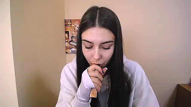 Lili magic online show from 10-19-25, 07:09