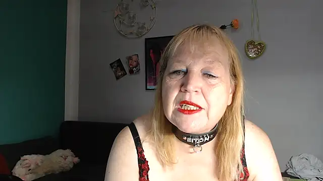Snapshot of Blasflittchen chatting on 07-09-26, 02:43 Blasflittchen online show from 07-09-26, 02:43
