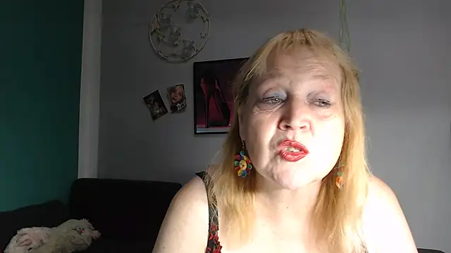 Snapshot of Blasflittchen chatting on 07-12-26, 01:13 Blasflittchen online show from 07-12-26, 01:13