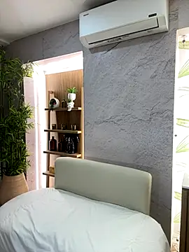 LIAH IZUMI online show from 10-11-25, 10:47