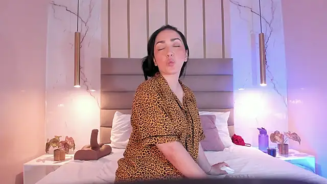 LIAH IZUMI online show from 12-01-25, 07:41