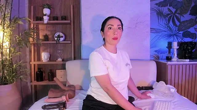 Snapshot of LIAH_IZUMI chatting on 02-12-26, 01:17 LIAH IZUMI online show from 02-12-26, 01:17