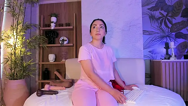 Snapshot of LIAH_IZUMI chatting on 02-16-26, 01:18 LIAH IZUMI online show from 02-16-26, 01:18