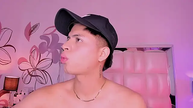 Snapshot of Niicky1_ chatting on 12-12-24, 12:05 Niicky1 online show from 12-12-24, 12:05