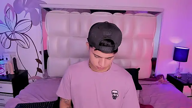 Snapshot of Niicky1_ chatting on 12-21-24, 12:42 Niicky1 online show from 12-21-24, 12:42