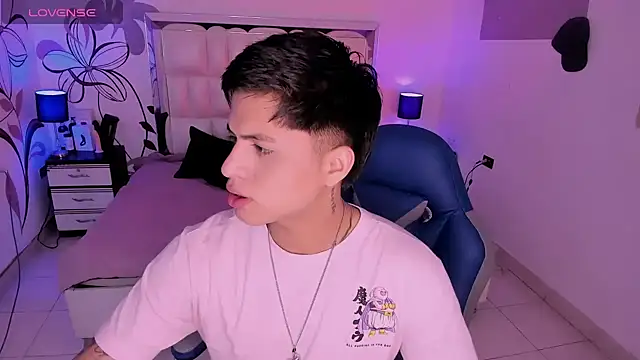 Snapshot of Niicky1_ chatting on 12-23-24, 08:14 Niicky1 online show from 12-23-24, 08:14