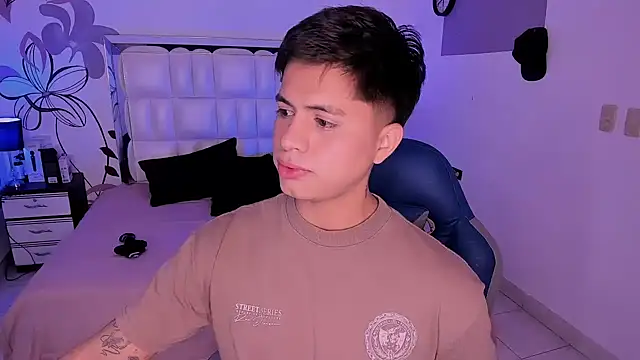 Snapshot of Niicky1_ chatting on 12-26-24, 08:32 Niicky1 online show from 12-26-24, 08:32