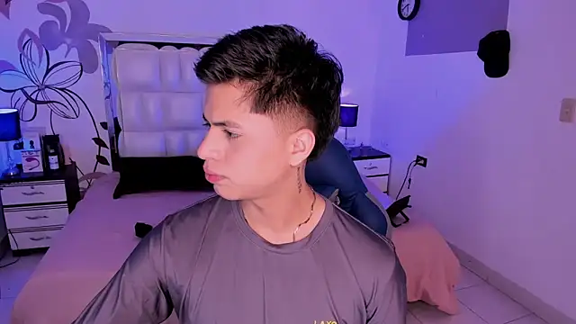 Snapshot of Niicky1_ chatting on 12-29-24, 08:48 Niicky1 online show from 12-29-24, 08:48