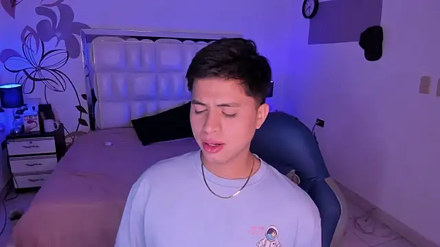 Snapshot of Niicky1_ chatting on 12-30-24, 08:47 Niicky1 online show from 12-30-24, 08:47