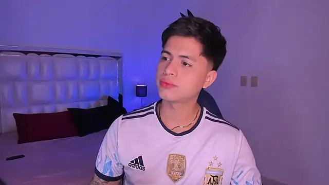 Snapshot of Niicky1_ chatting on 01-06-25, 08:28 Niicky1 online show from 01-06-25, 08:28